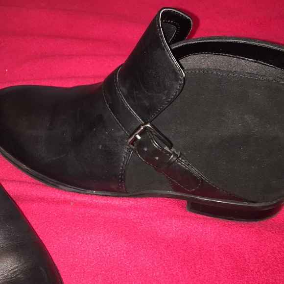 Shoes - Picture 2 of 4